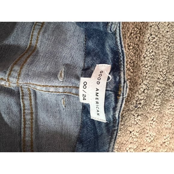 Good American Good Legs Crop Clean Hem in Blue752 00 - Picture 5 of 5
